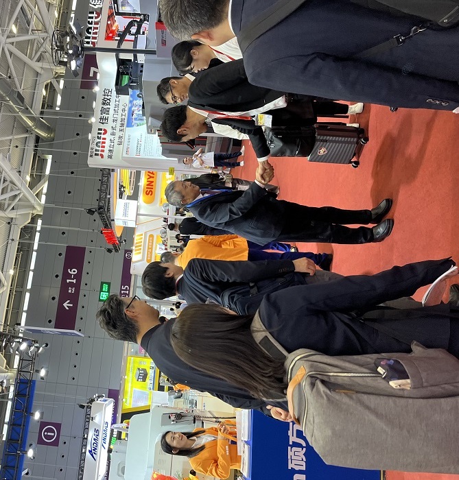 1735299092191435.jpg 現場接待合作伙伴-06左.jpg